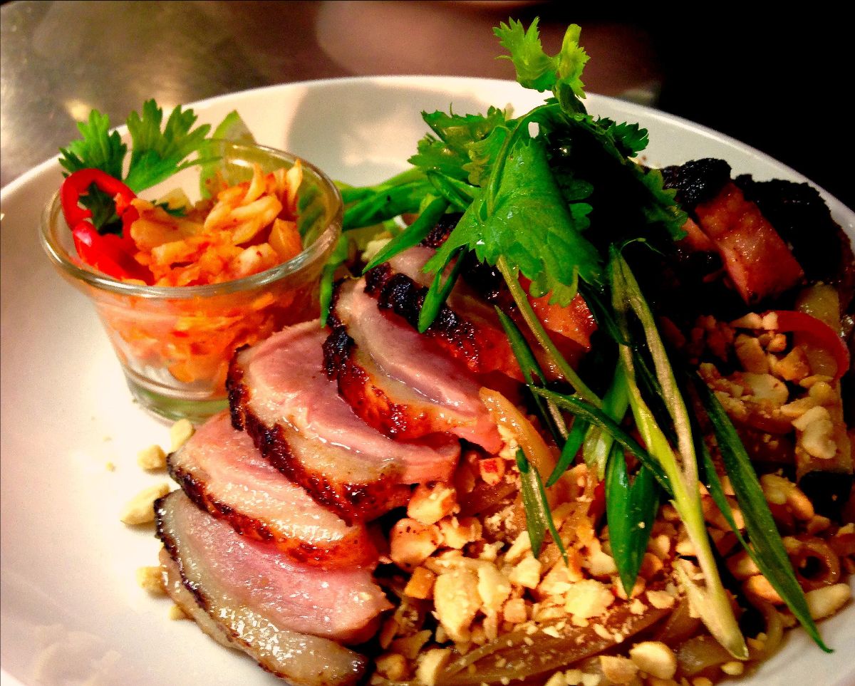 4b968cf3-4490-3800-bc27-e0bbb4493888 Duck Pad Thai